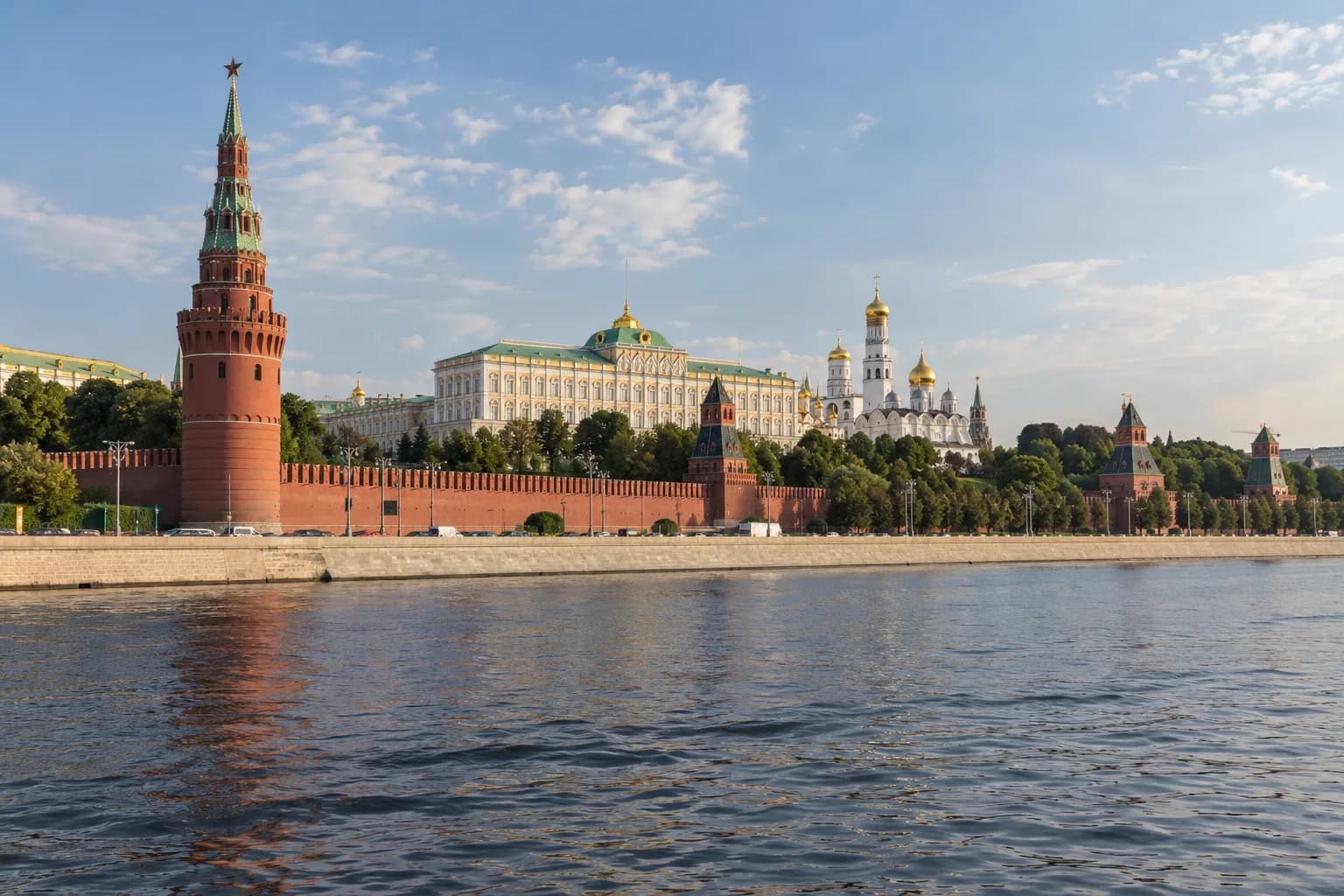 Kremlin walls above the Moscow River