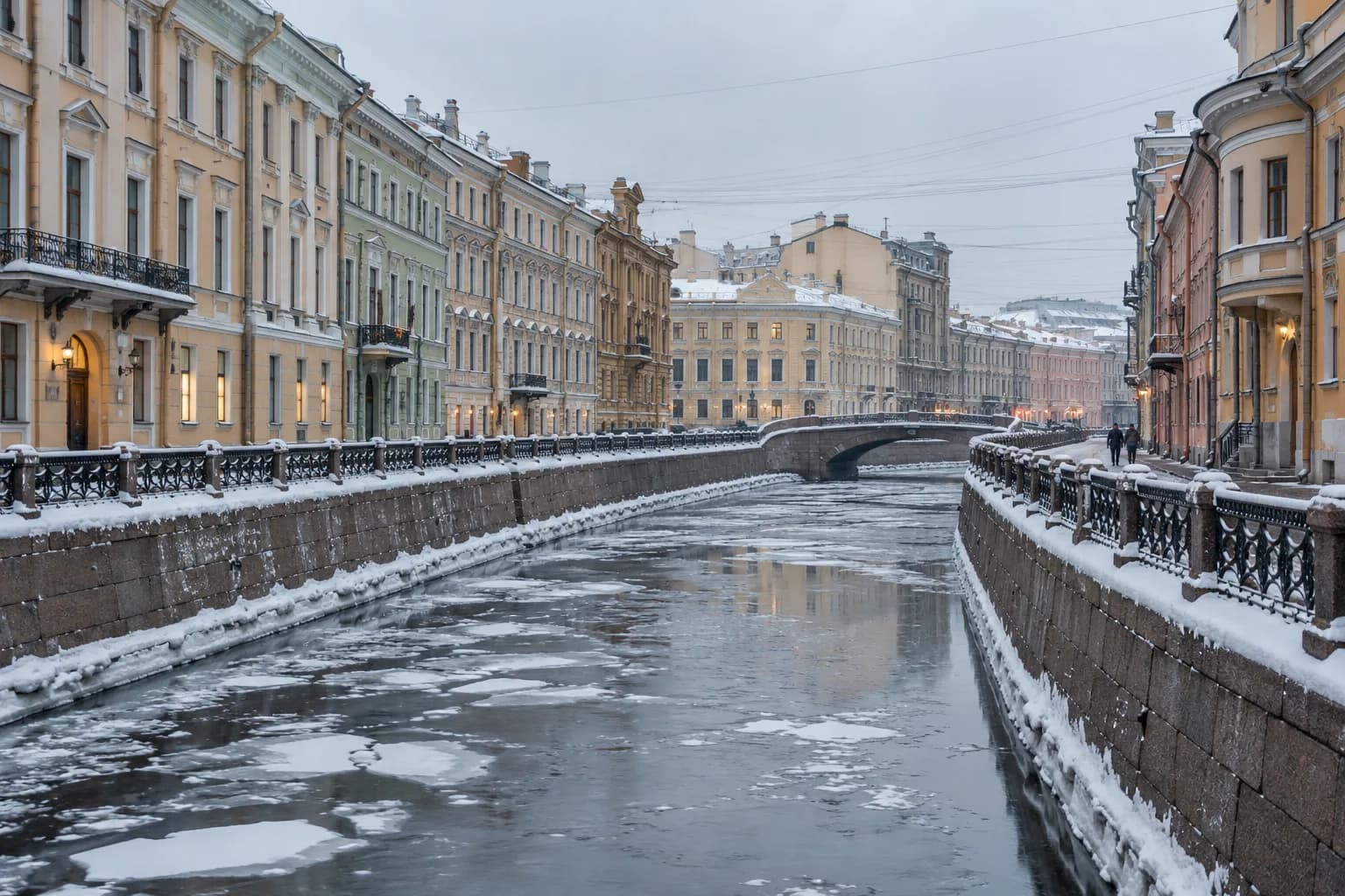 Snow and ice along a Petersburg canal