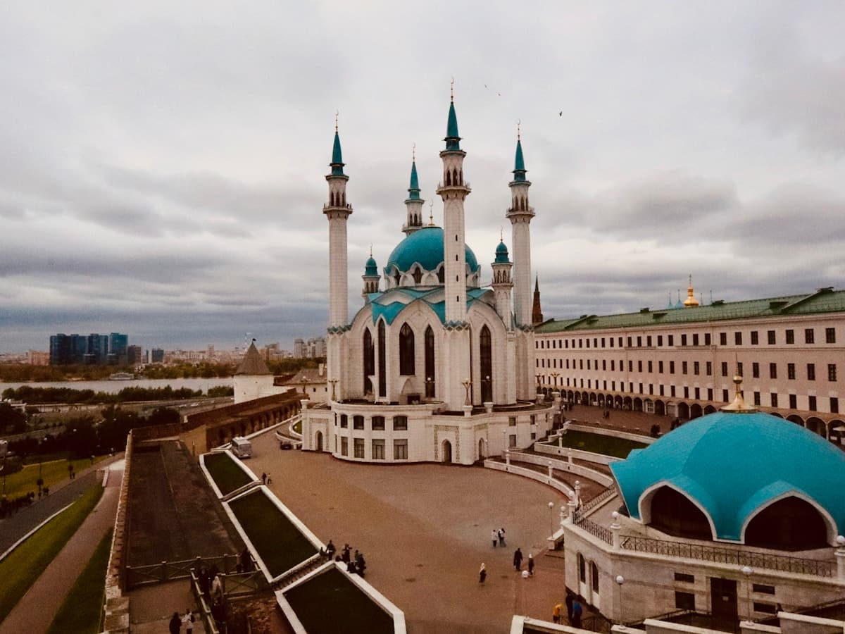 Петербург, Москва и Казань